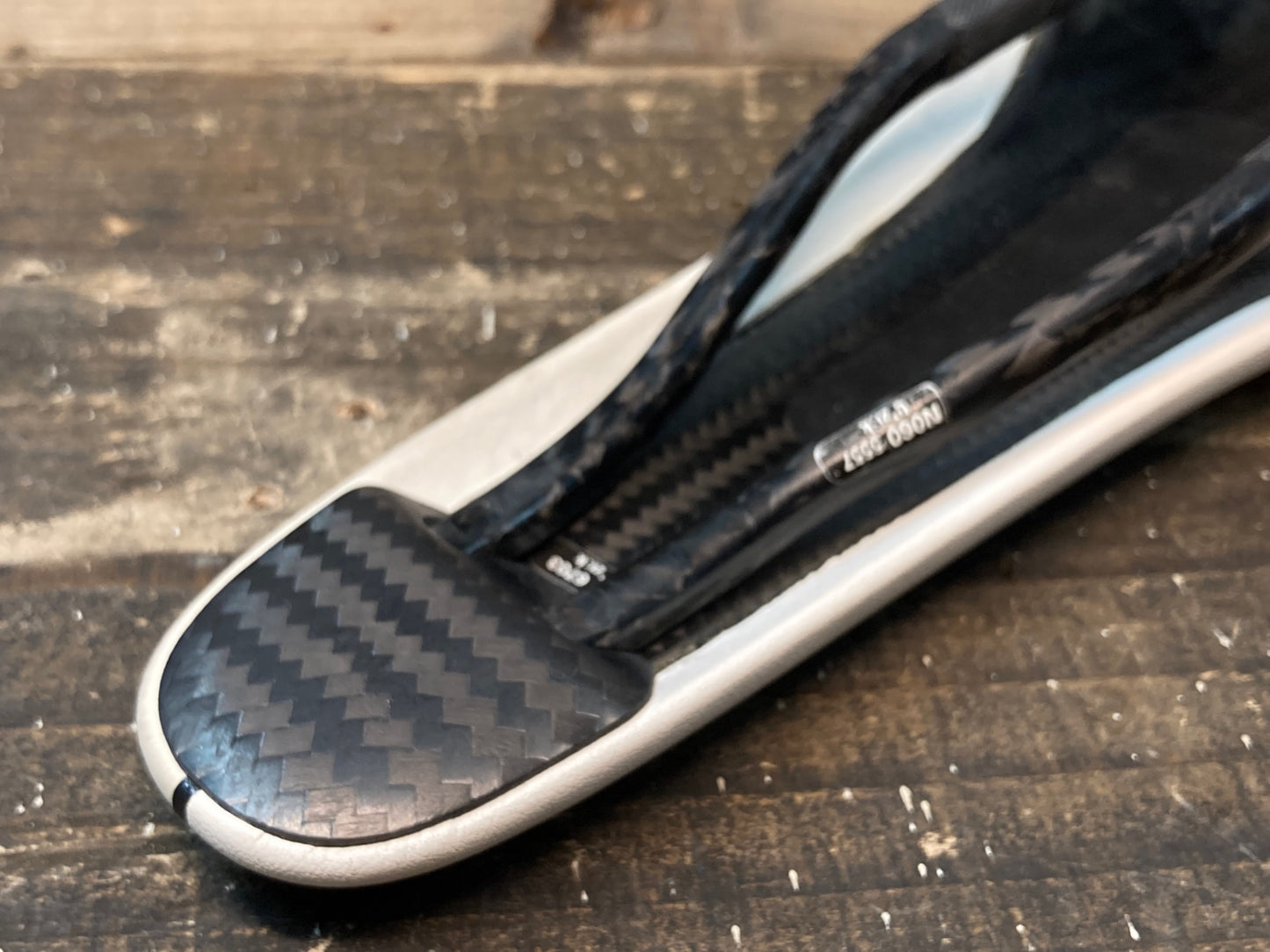 IM401 フィジーク fizik アリオネ Arione 00 サドル 白 MOBIUS カーボンレール 128mm