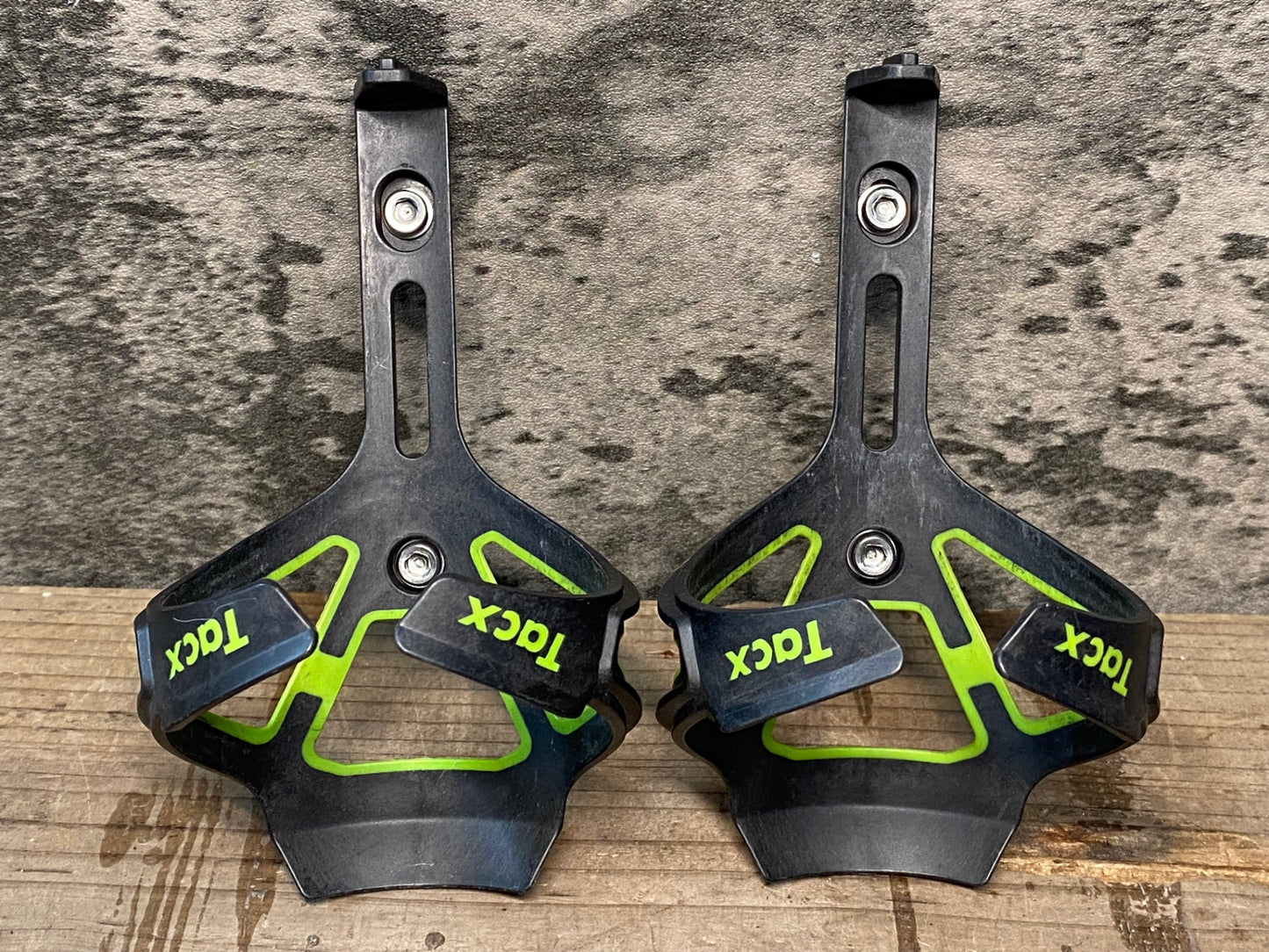 IS816 タックス TACX サイロ Ciro ボトルケージ 黒 緑 2個セット