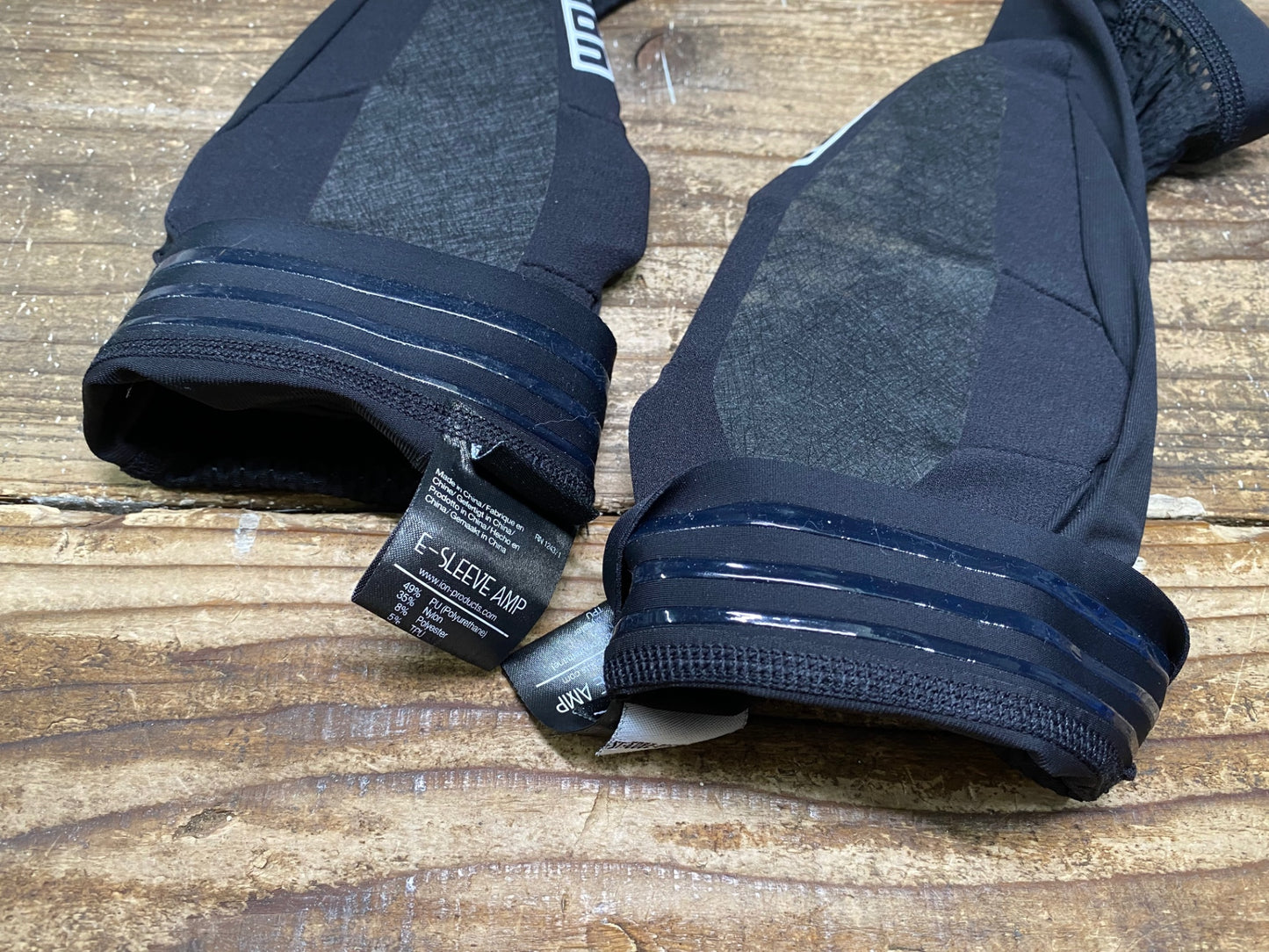 IW499 アイオン ION E-SLEEVE AMP エルボーガード 黒 M ※汚れ