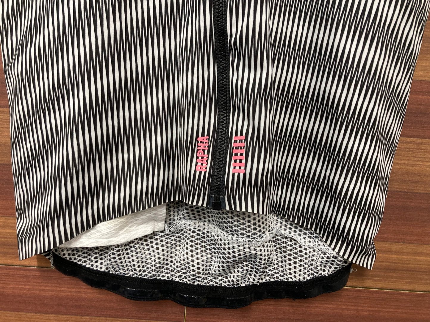 IO433 ラファ Rapha PRO TEAM FLY WEIGHT JERSEY 半袖 サイクルジャージ 白 黒 総柄 M