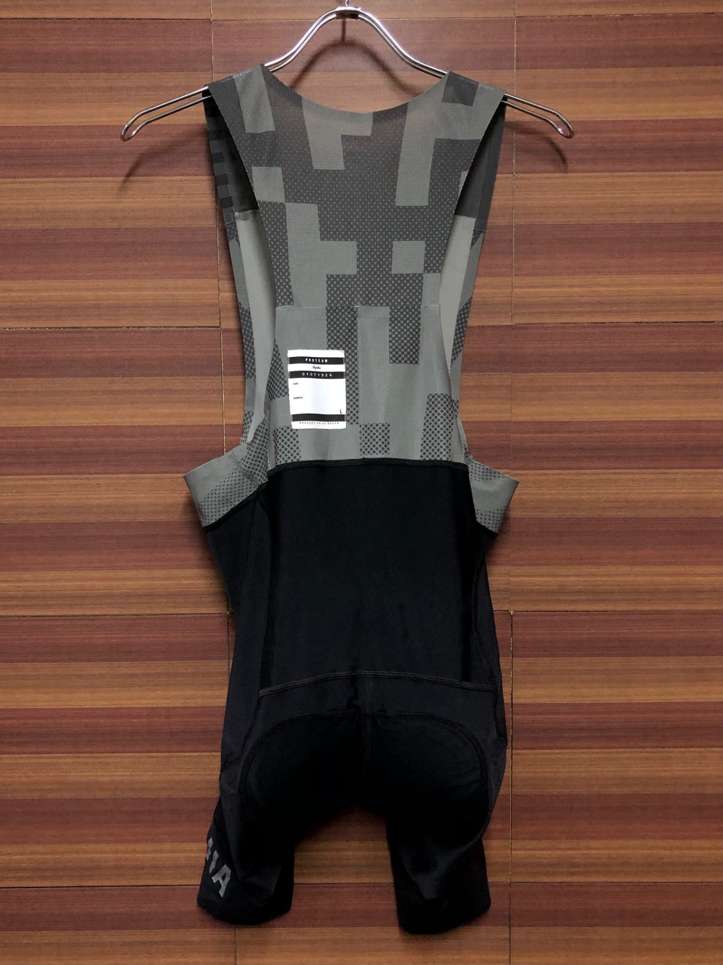 IF907 ラファ Rapha メンズプロチームビブショーツ2 MEN'S PRO TEAM BIB SHORTS 2 AERO BLOCK 黒 L グレー