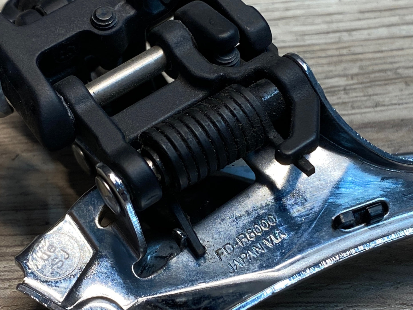 IT907 シマノ SHIMANO アルテグラ ULTEGRA FD-R8000 直付 フロントディレイラー 2S ※ケーブルガイドキャップ欠品