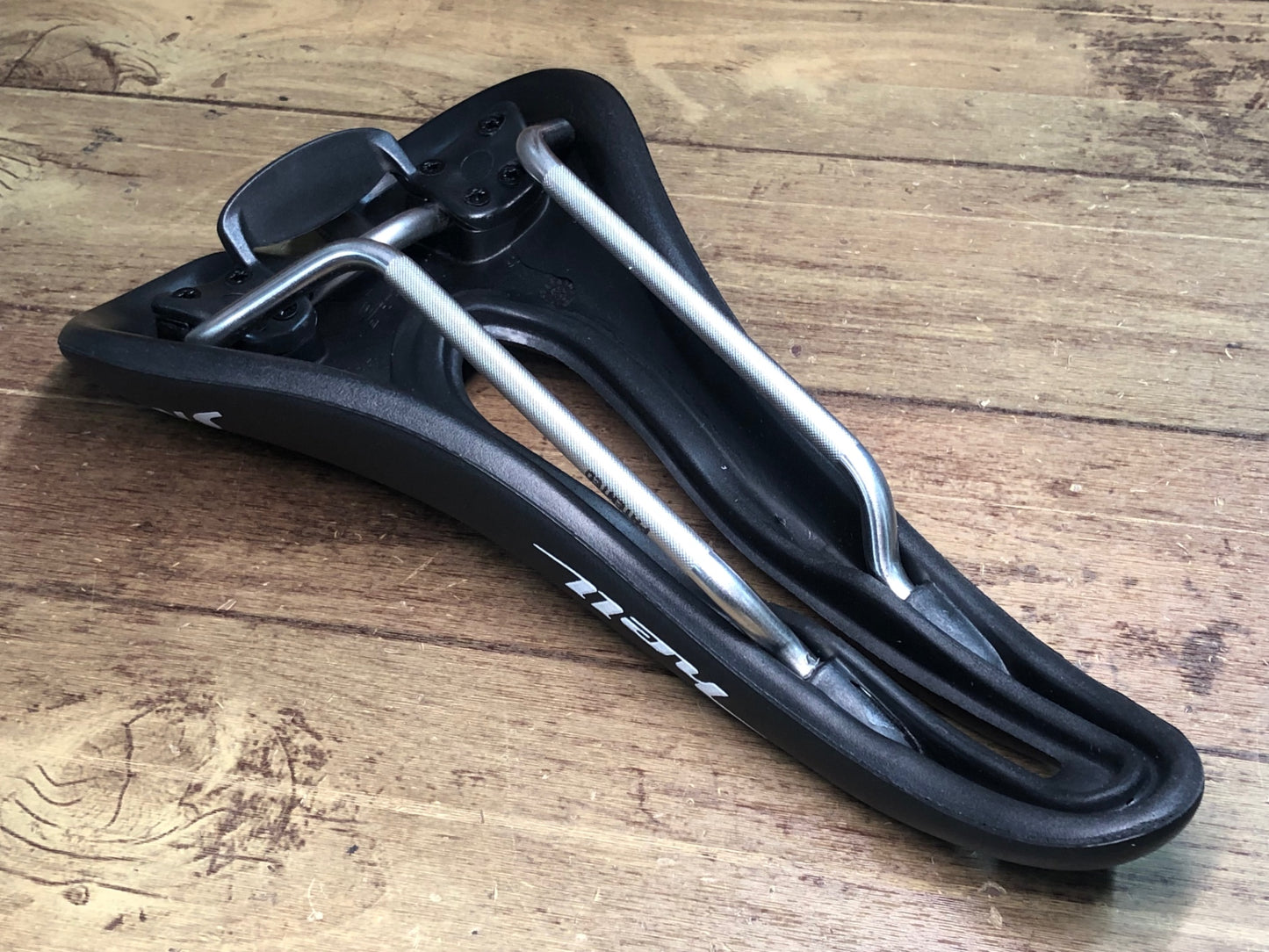 II491 セラ SELLE SMP ヘル HELL サドル 黒 144mm aisi 304 tube