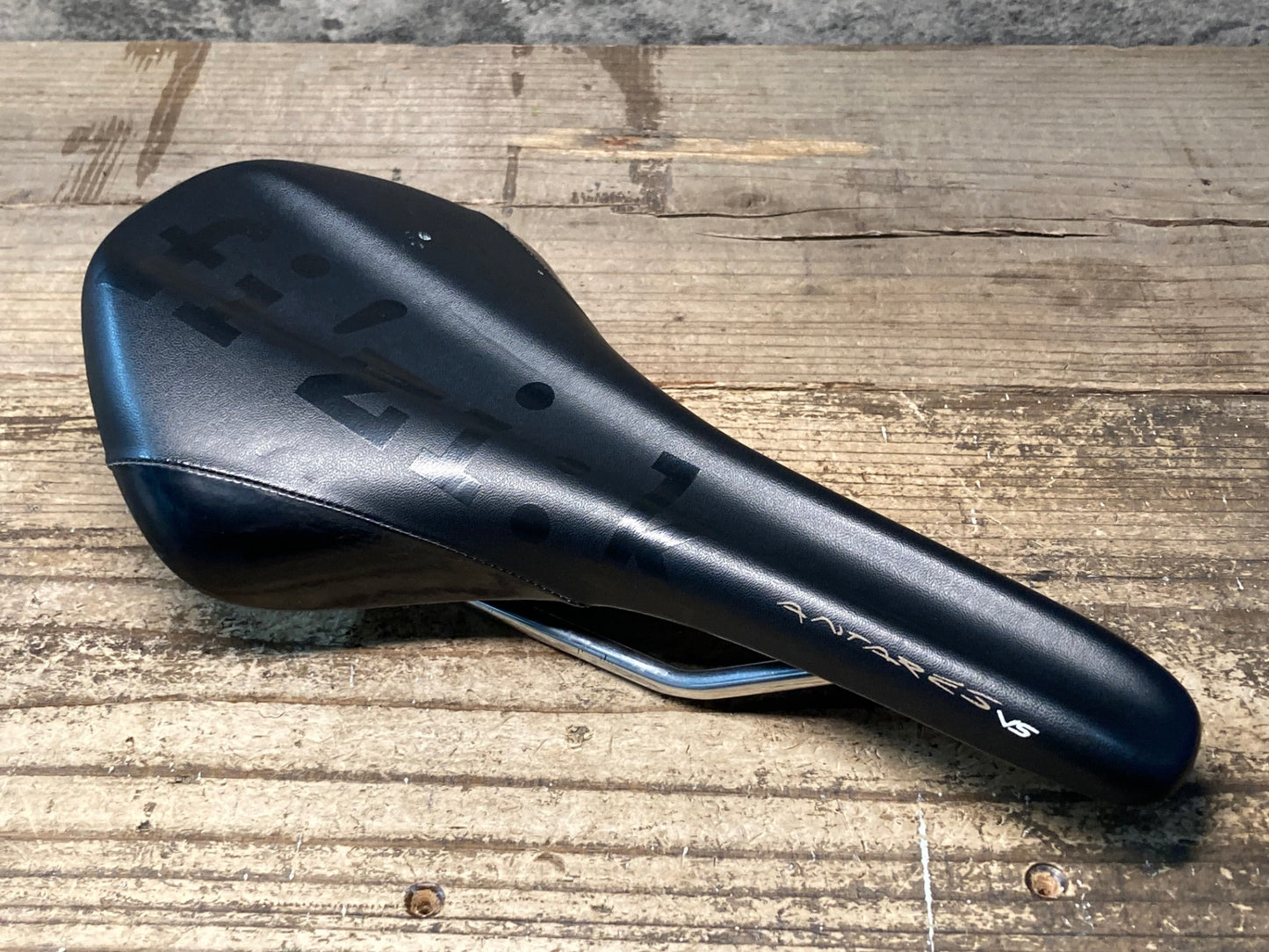 JD901 フィジーク fizik アンタレス ANTARES VS サドル 黒 140mm kiumレール ※プレート欠品