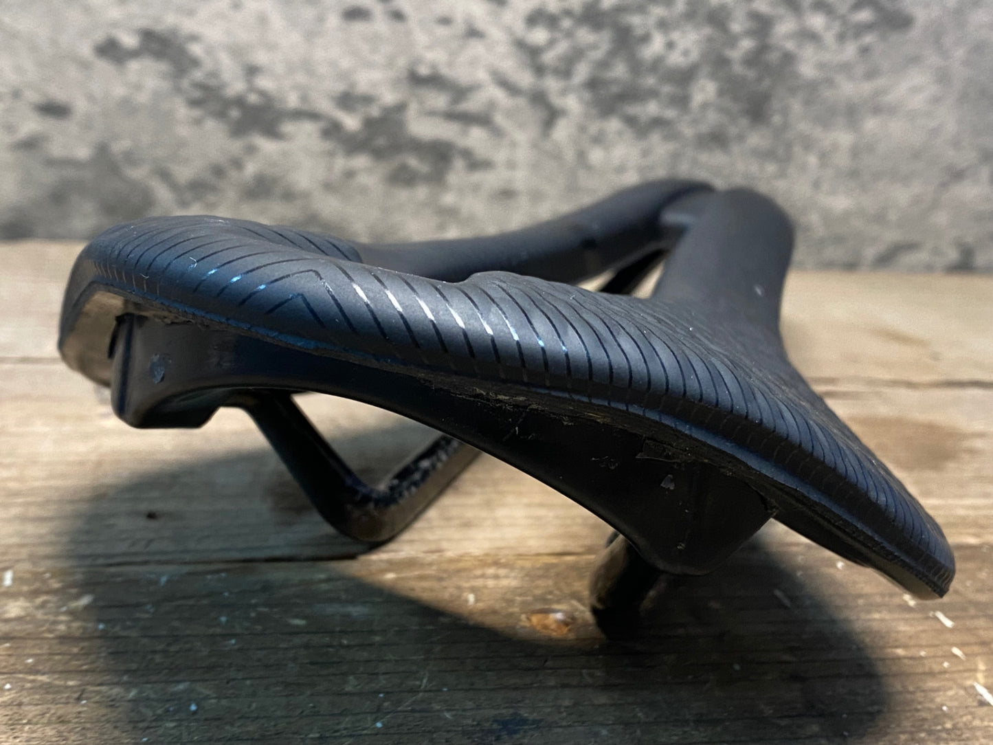 IR118 TNI ETPU サドル カーボンレール 黒