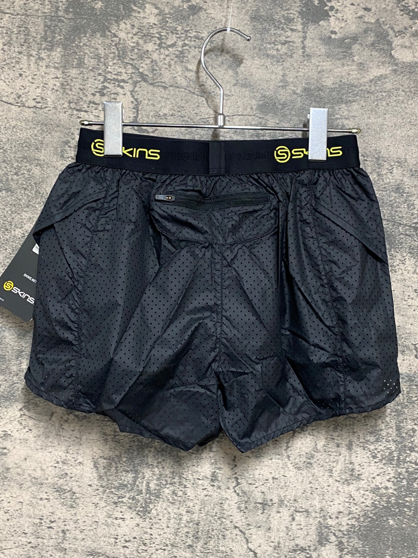 IW922 スキンズ SKINS DNAmic Superpose ショートパンツ S レディース