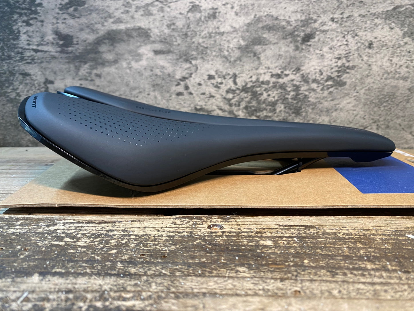 IV997 ジャイアント GIANT APPROACH サドル 黒 クロモリ 145mm