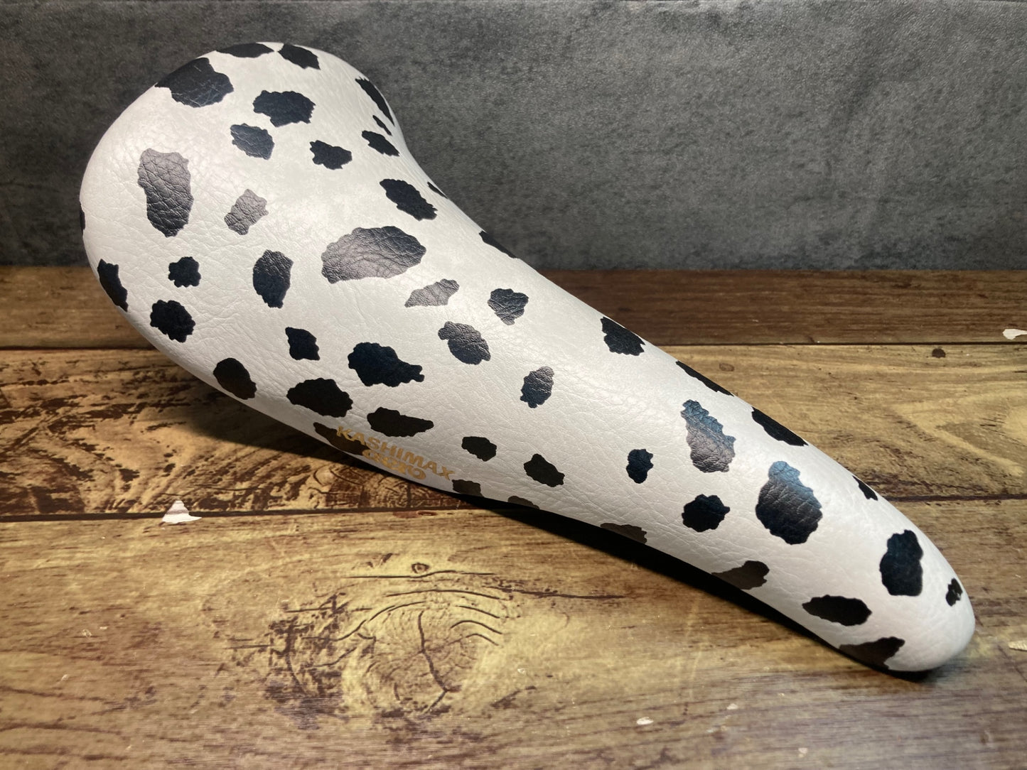 IS207 カシマックス KASHIMAX aero サドル ピンク 白黒