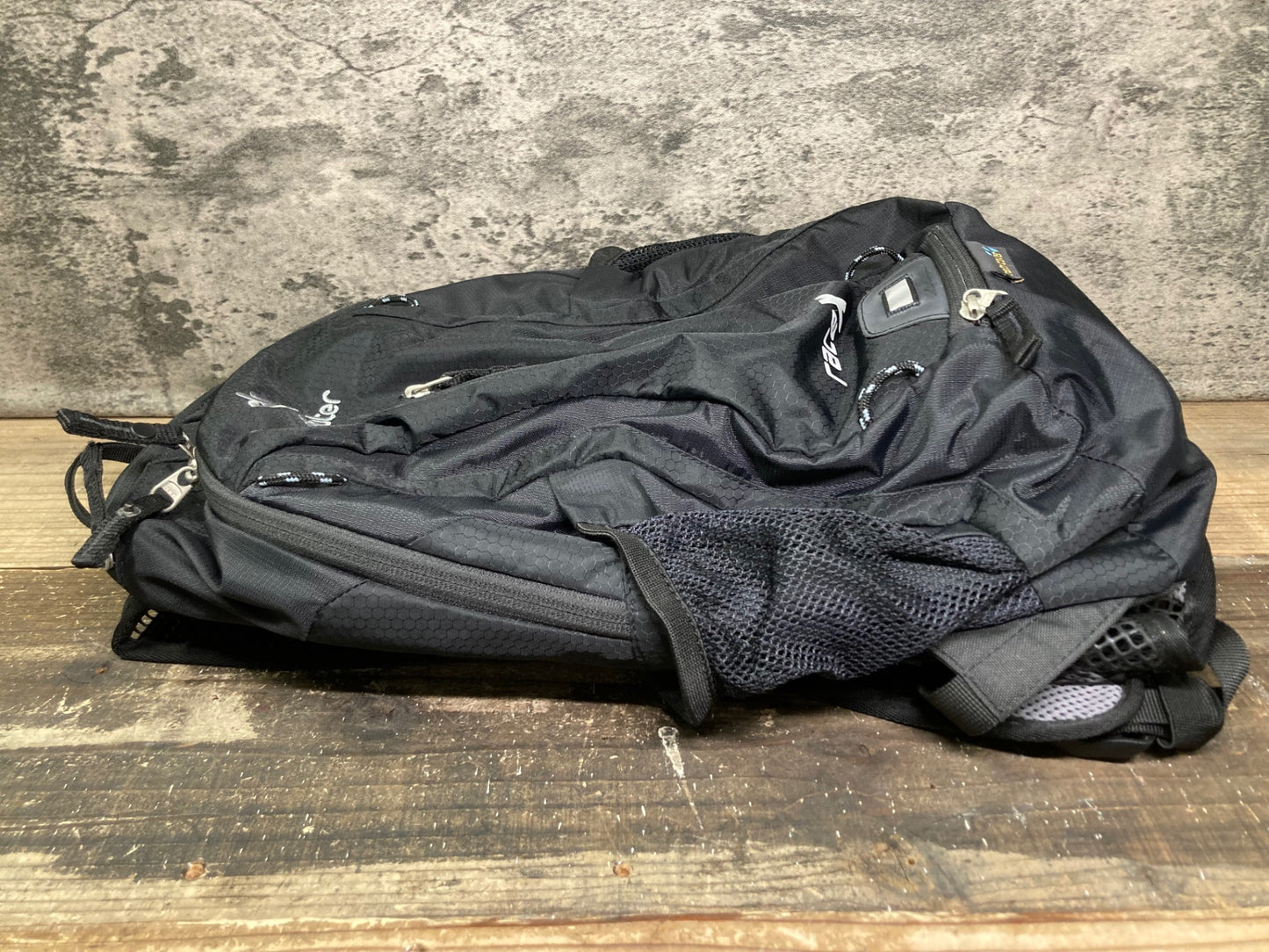 IU709 ドイター deuter レースX RACE X バックパック リュック 12L 黒 ほこり汚れ
