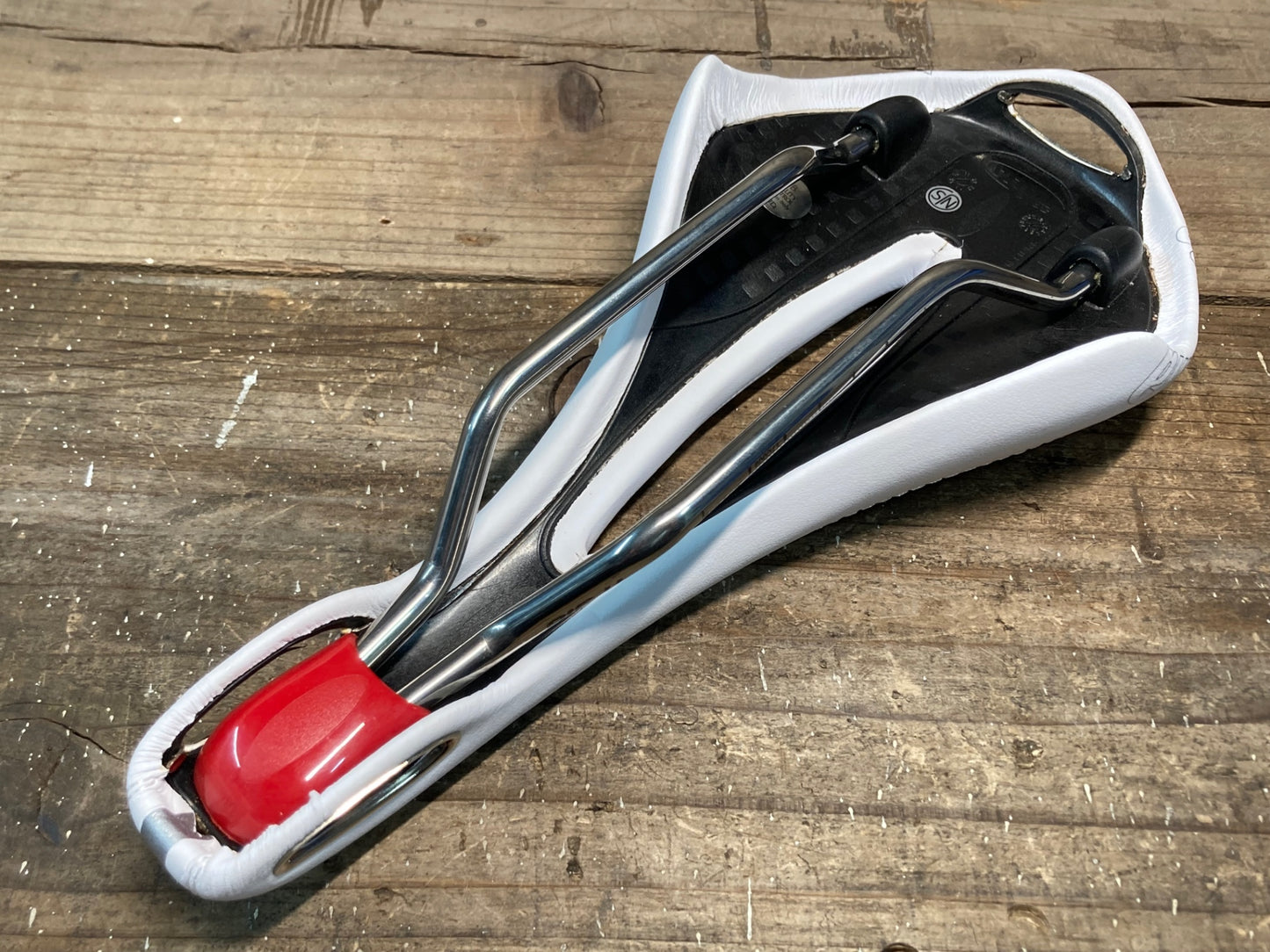 IP824 セライタリア selle italia フライト FLITE GEL FLOW TI316レール 白