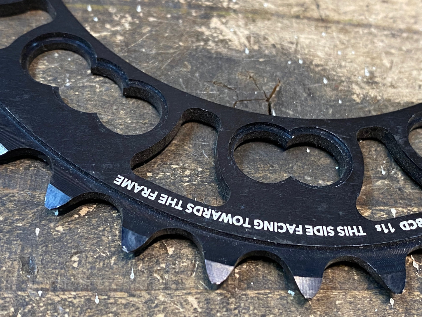 IS404 ローター ROTOR QRINGS チェーンリング インナー 黒 36T BCD113 11S 楕円