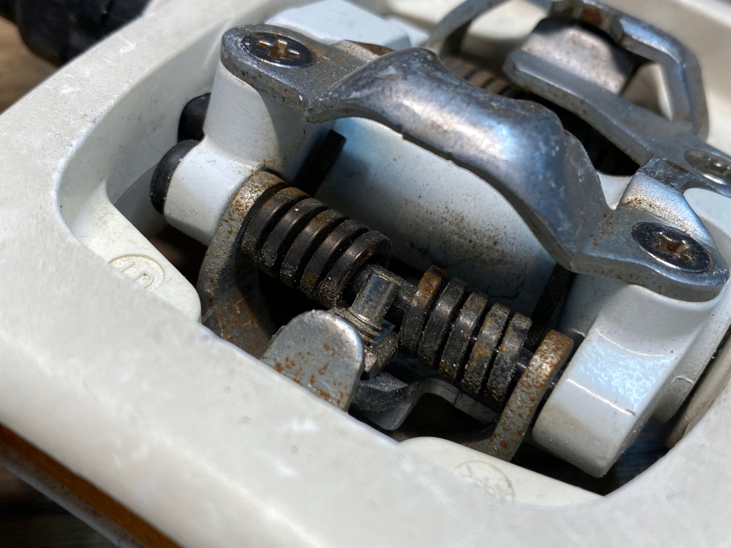 IZ017 シマノ SHIMANO PD-T400 ビンディングペダル 両面 SPD 白