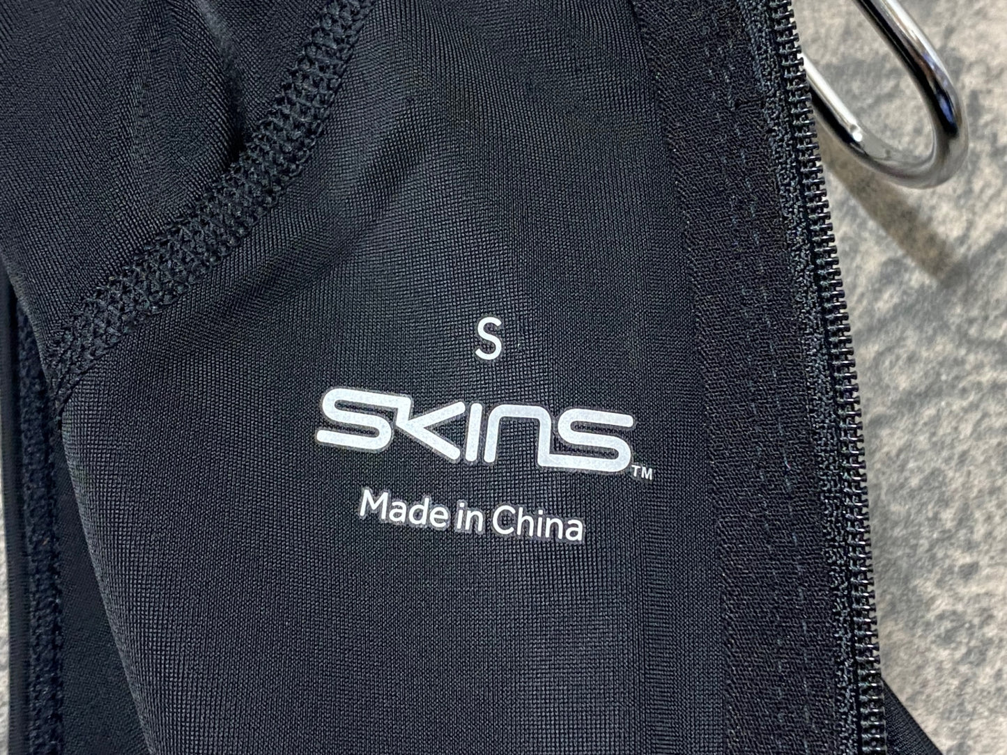 IW941 スキンズ SKINS DNAmic トライアスロン スキンスーツ S ブラック バックジップ