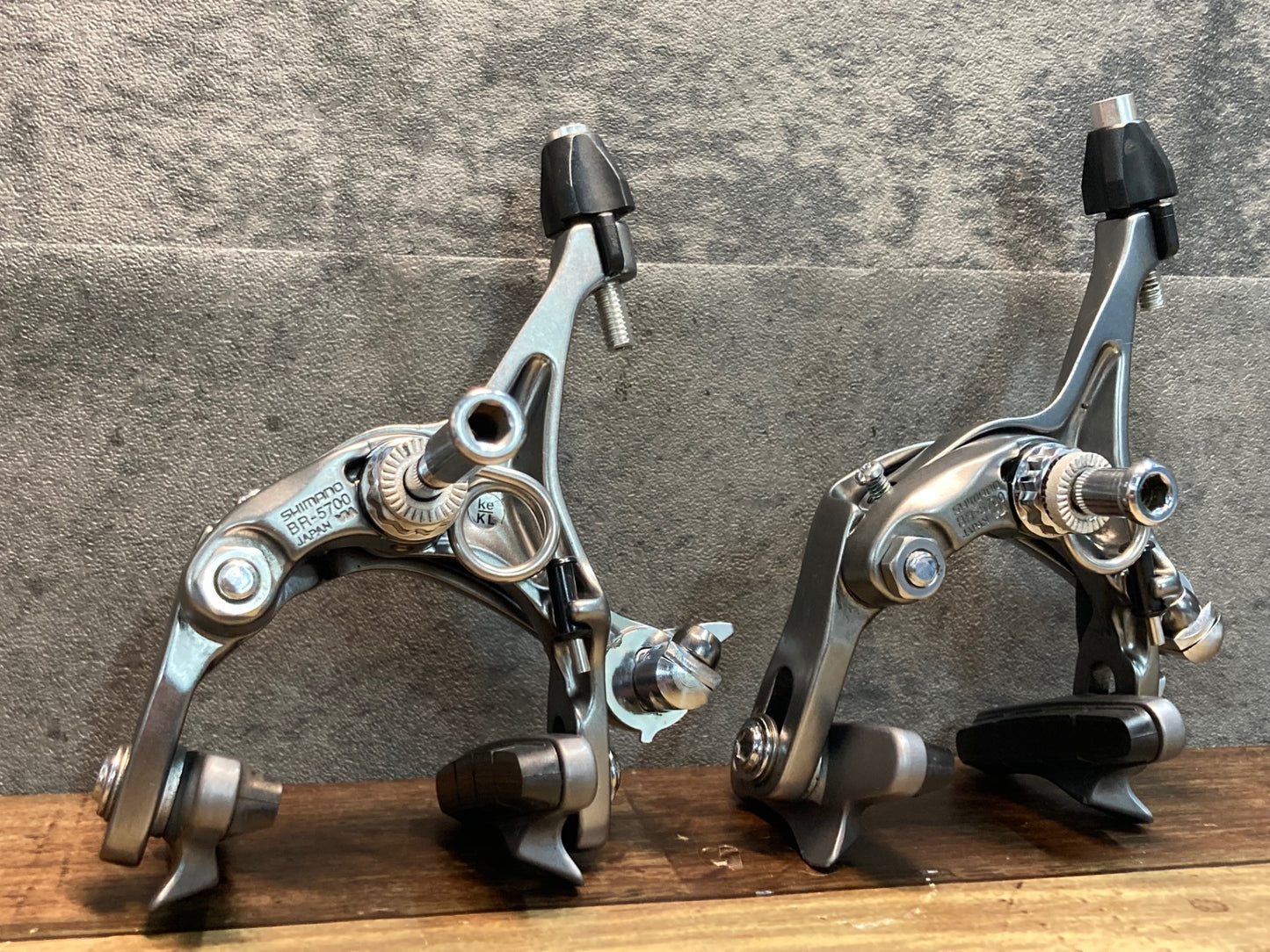 IR502 シマノ SHIMANO 105 BR-5700 キャリパーブレーキ 前後セット シルバー