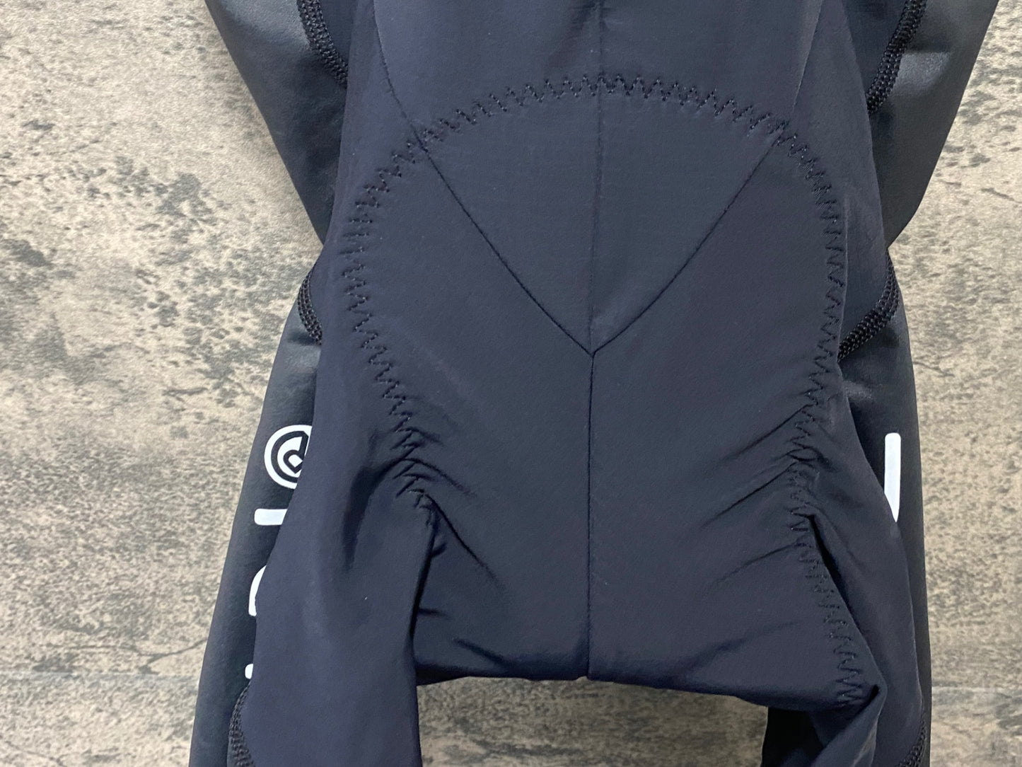 IU710 レリック reric ビブショーツ XL 黒白 パッド付近傷み