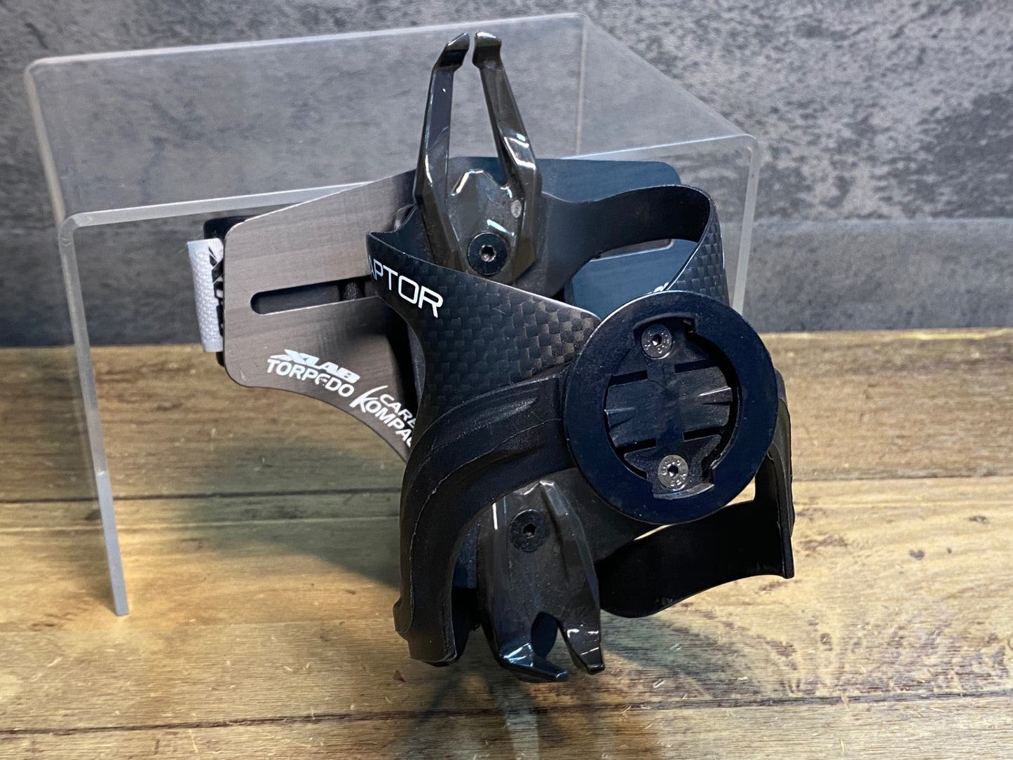 IZ030 XLAB TORPEDO KOMPACT ハイドレーション ベース カーボン