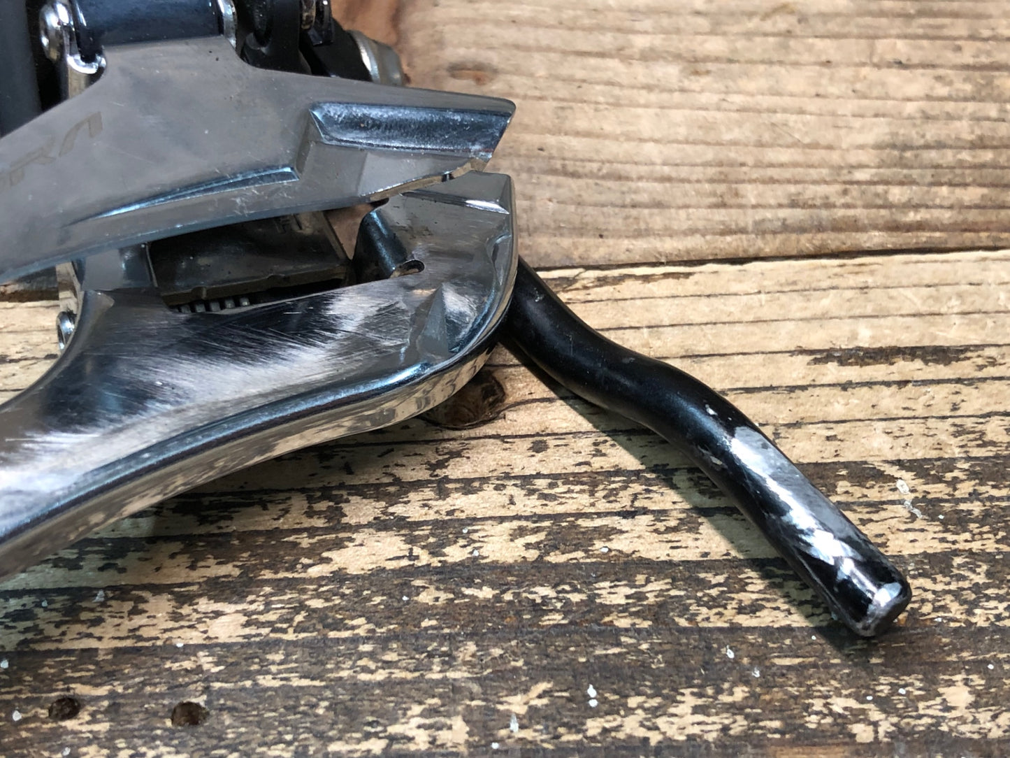 IY476 シマノ Shimano アルテグラ ULTEGRA FD-R8050 Di2 電動 フロントディレイラー 社外チェーンキャッチャー