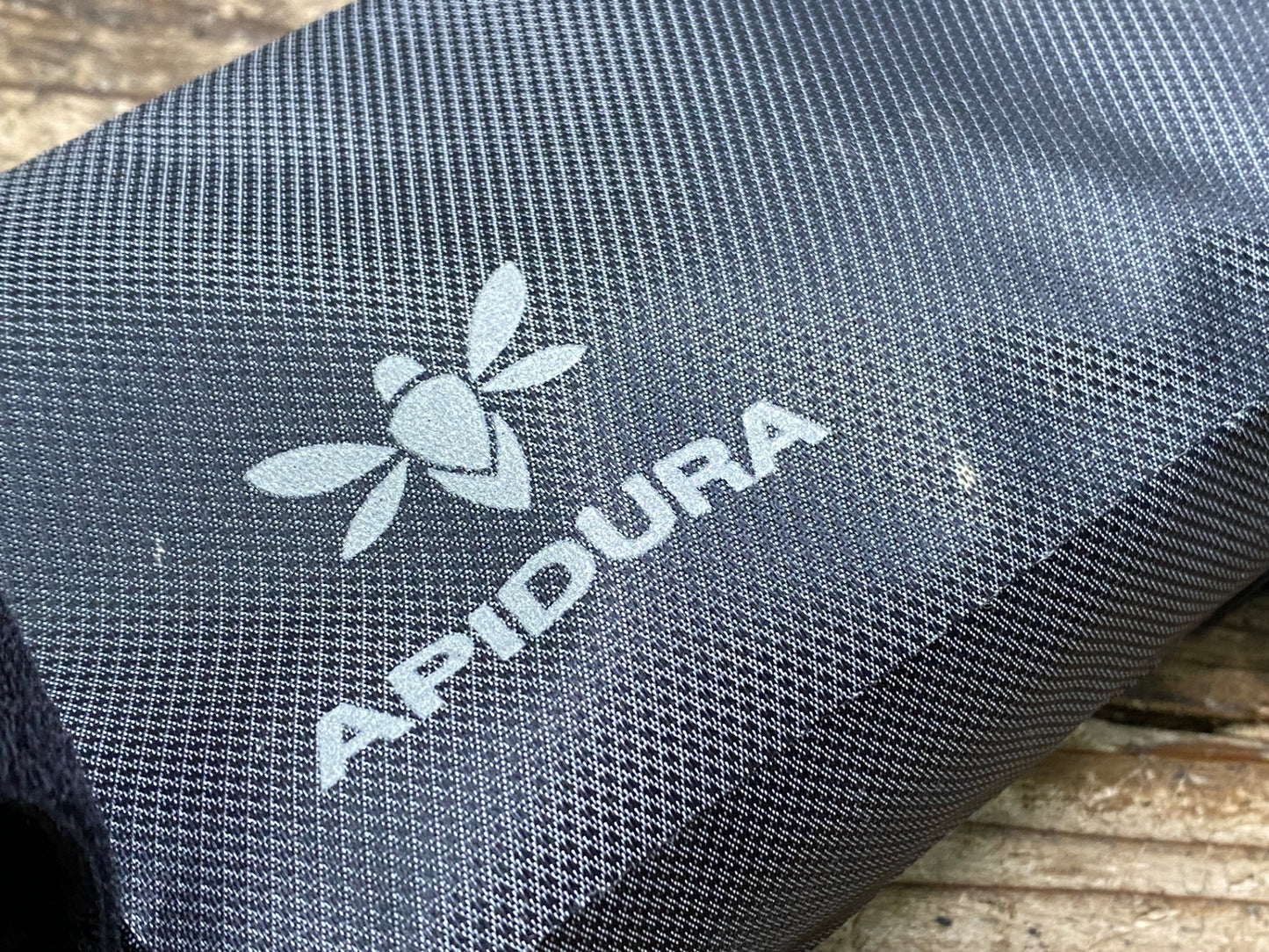 IR881 アピデュラ APIDURA EXPEDITION TOP TUBE PACK トップチューブバッグ 1L グレー