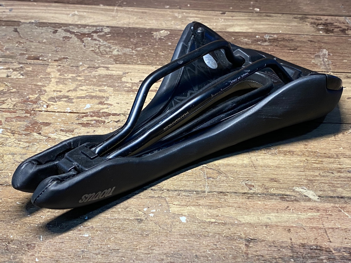 IC547 セライタリア selle italia ノヴァス novus SUPERFLOW サドル 黒 SMALL 134mm MANGANESEレール