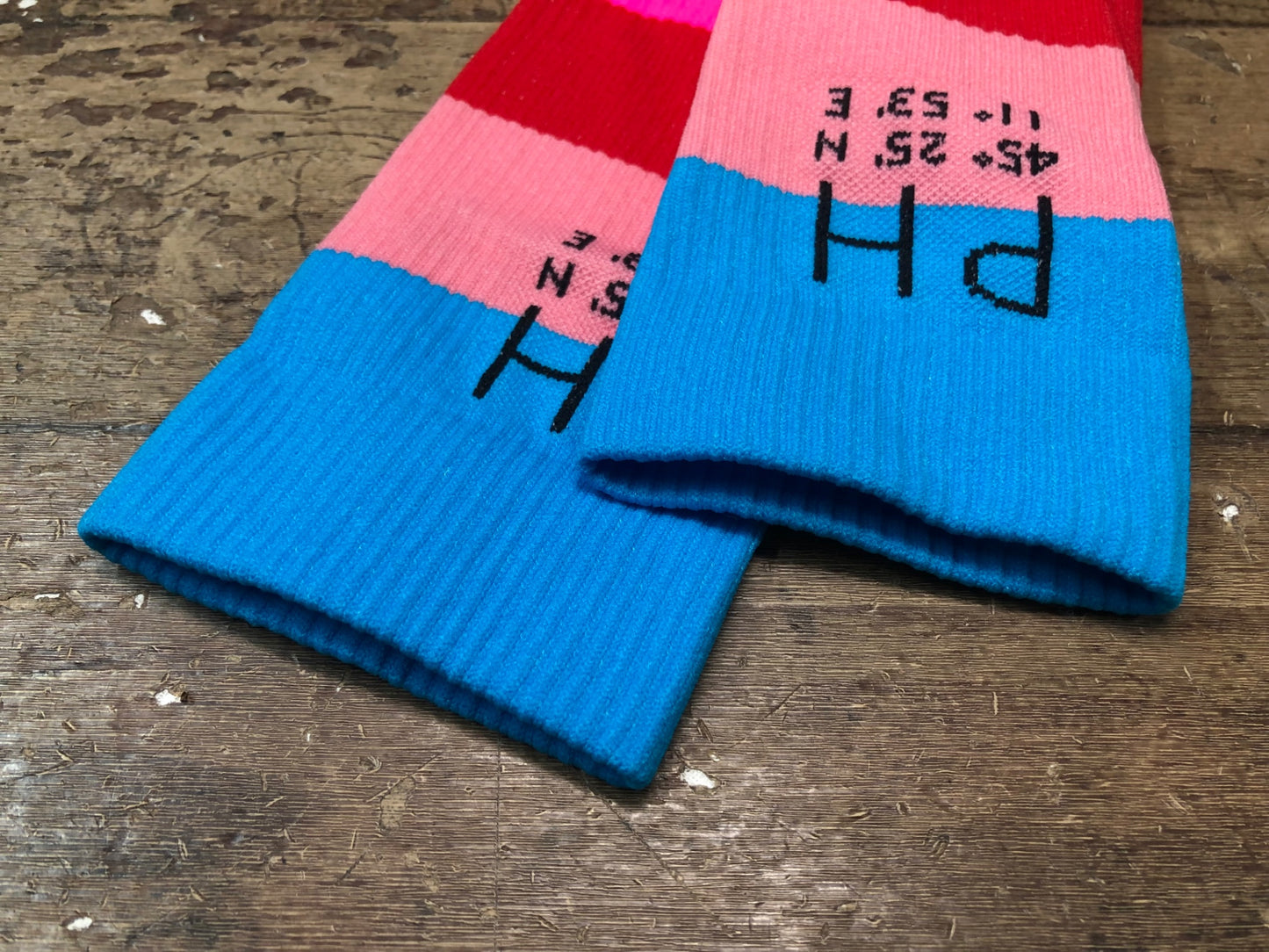 IO592 プッシュハード PUSH HARD ソックス レインボー 40-42