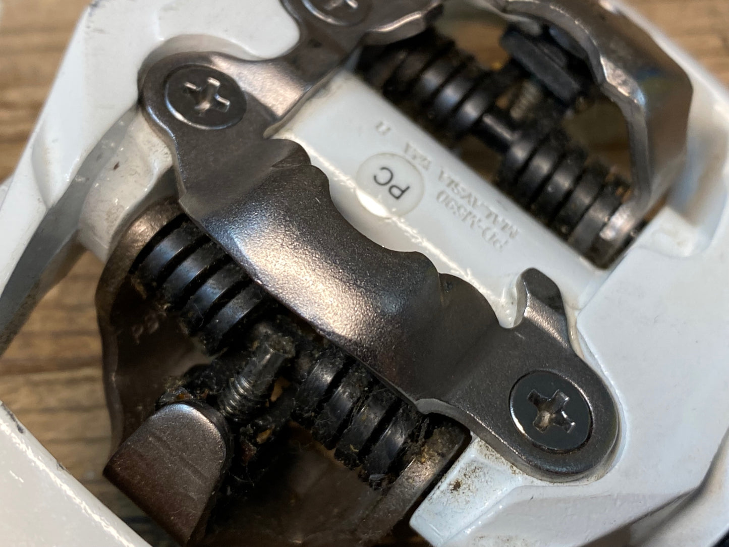 IY292 シマノ SHIMANO PD-M530 ビンディングペダル SPD 両面 白