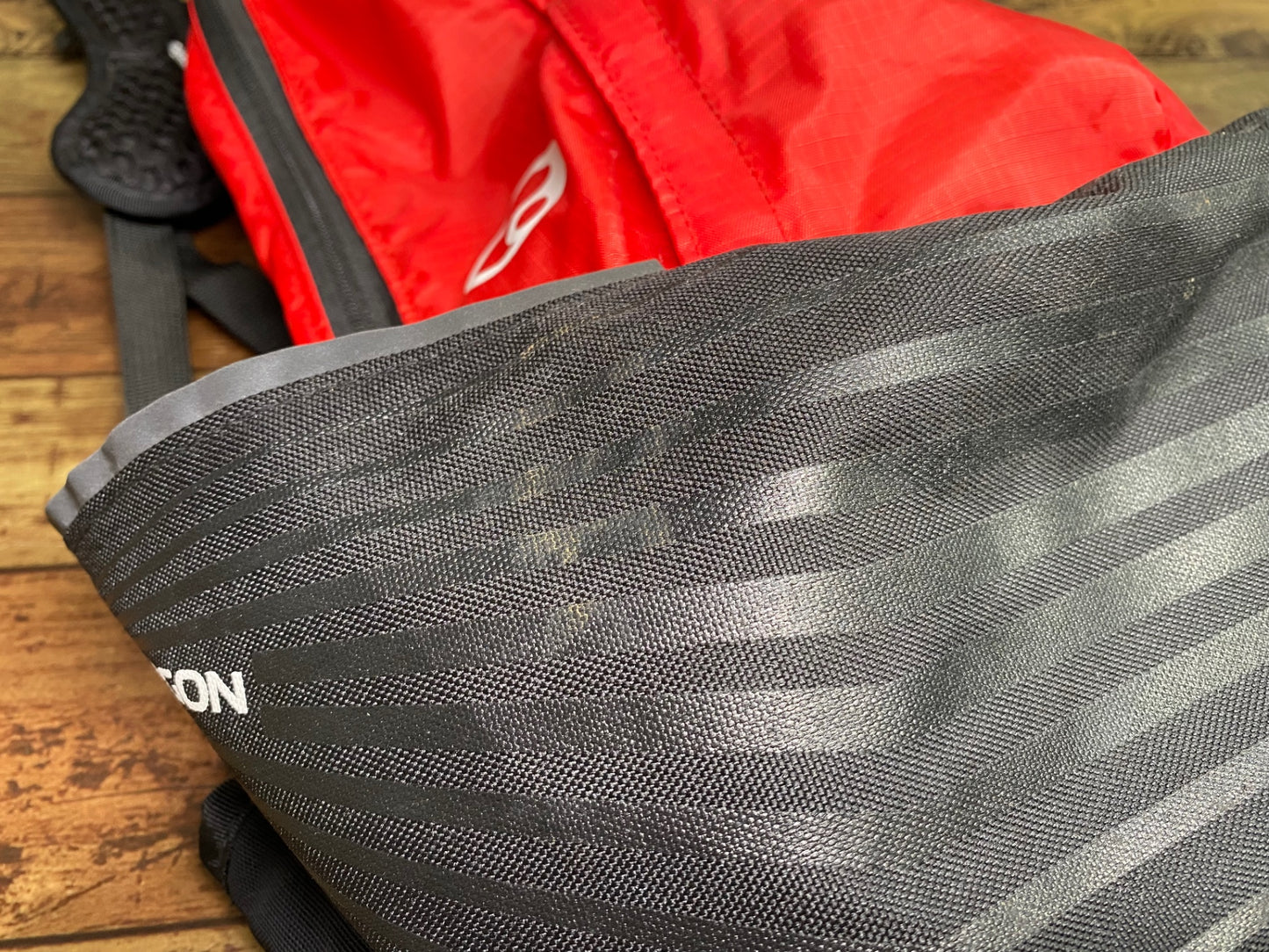 JA797 エルゴン ERGON BX2 バックパック リュックサック 赤 10+1.5L