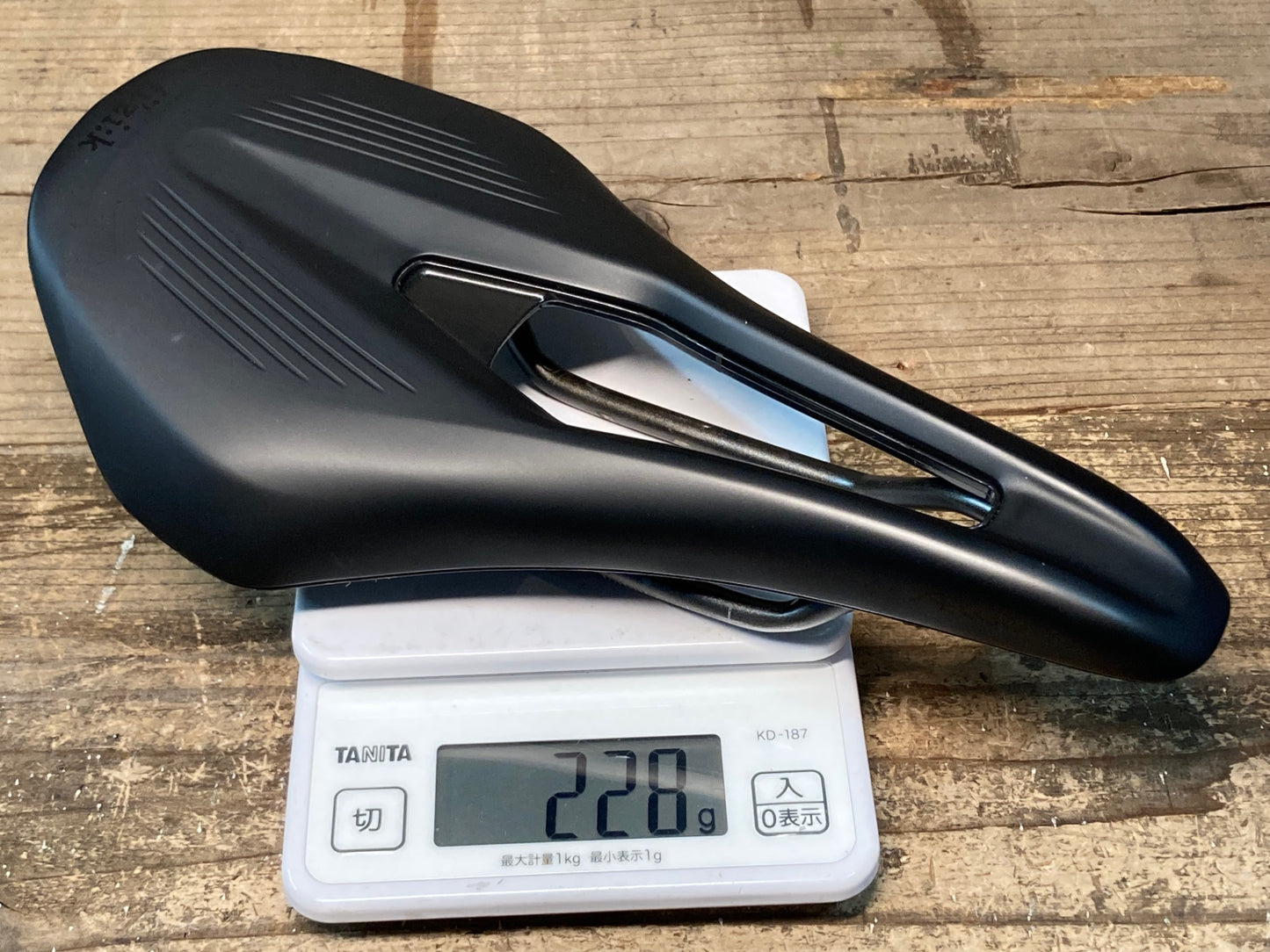 IY466 フィジーク fizik アルゴ ARGO VENTO R3 サドル 140mm kiumレール