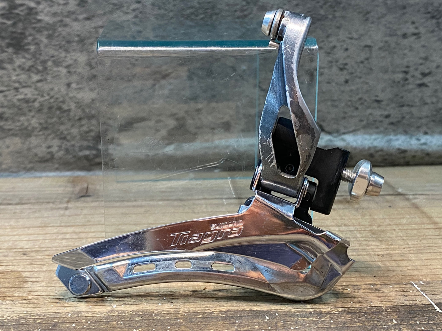 IV023 シマノ SHIMANO ティアグラ Tiagra FD-4700 フロントディレイラー 2S