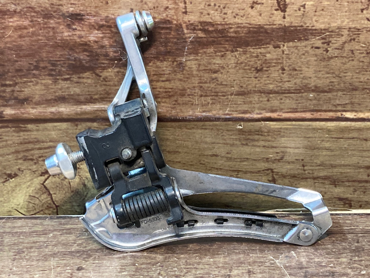 IL837 シマノ SHIMANO 105 FD-5800 フロントディレイラー 2S 直付け シルバー