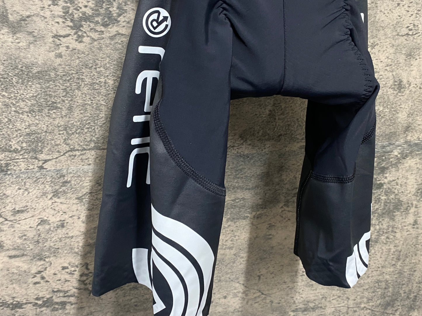 IU710 レリック reric ビブショーツ XL 黒白 パッド付近傷み