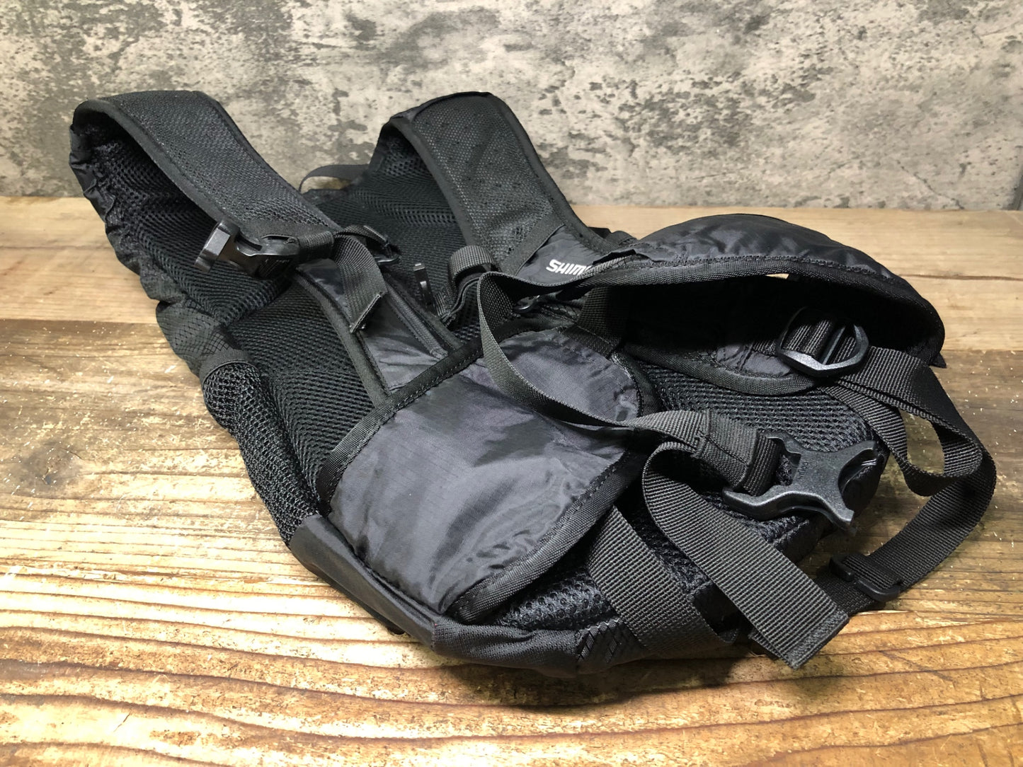 IW796 シマノ SHIMANO R12 リュック バックパック 黒