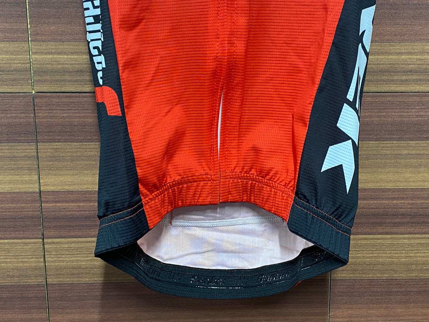 IT226 サンティーニ Santini 半袖 サイクルジャージ 赤 黒 TREK Segafredo 未使用品 ※保管に伴う染みあり