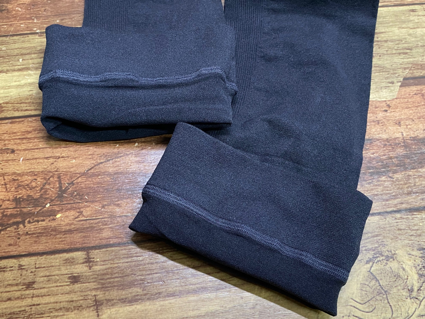 IV881 ジャイアント GIANT SEAMLESS LEG COOLER レッグカバー 黒 S/M