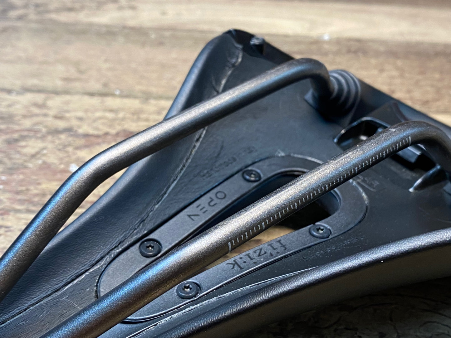 IM936 フィジーク Fizik ALIANTE R3 OPEN サドル KIUMレール