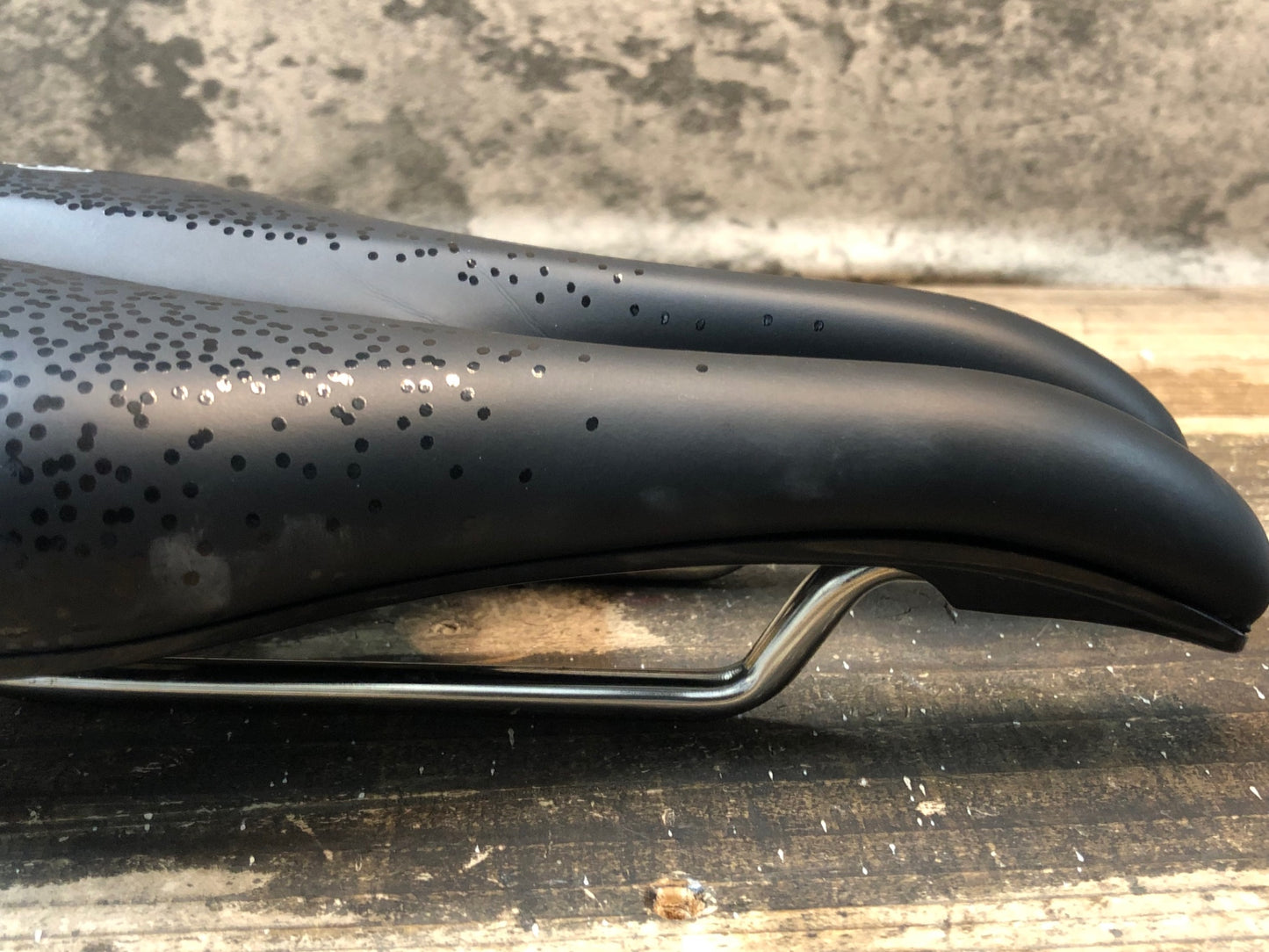 IT467 ism Pn4.0 30 サドル 黒 ステンレスレール