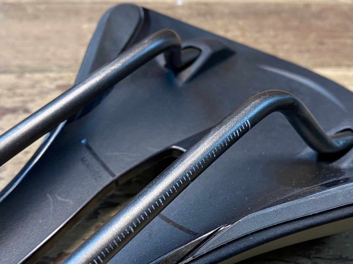 IM938 フィジーク Fizik TEMPO ALIANTE R3 サドル KIUMレール 145mm