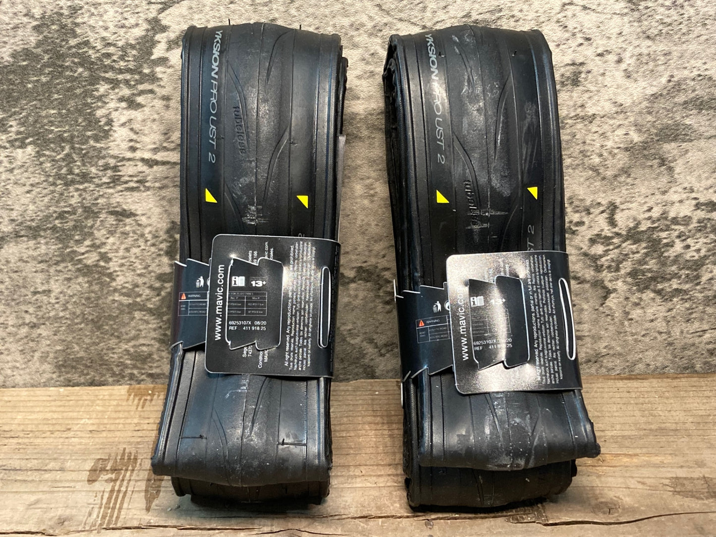 IO109 マヴィック MAVIC イクシオン YKSION PRO UST 2 700C×25C 2本セット