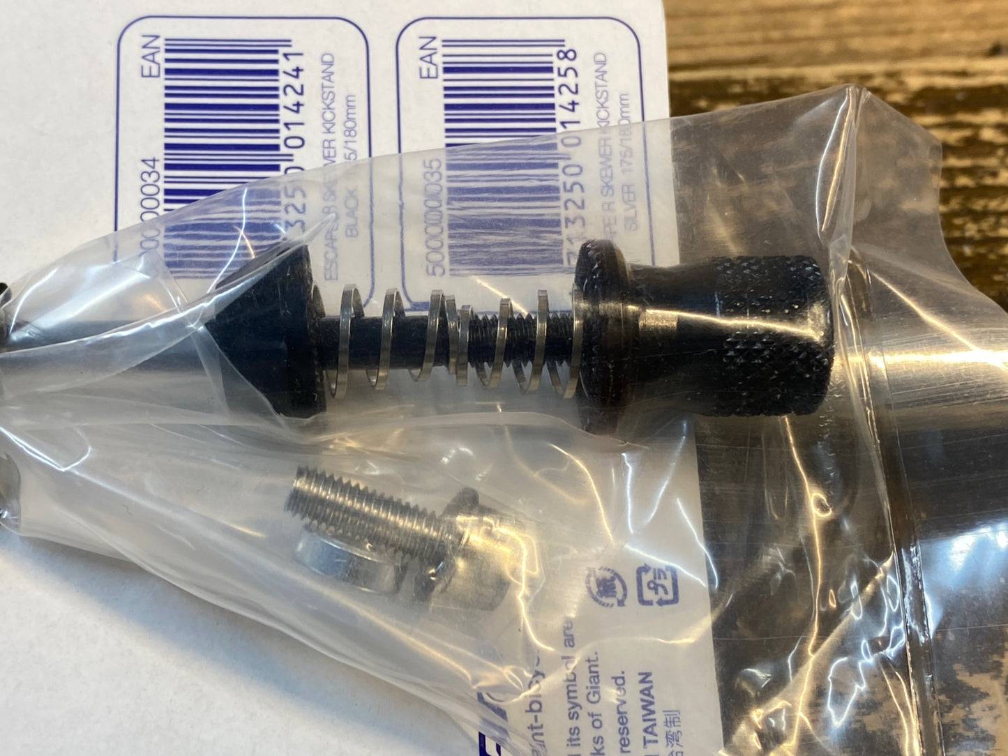 IV794 ジャイアント GIANT ESCAPE R SKEWER KICKSTAND スタンド