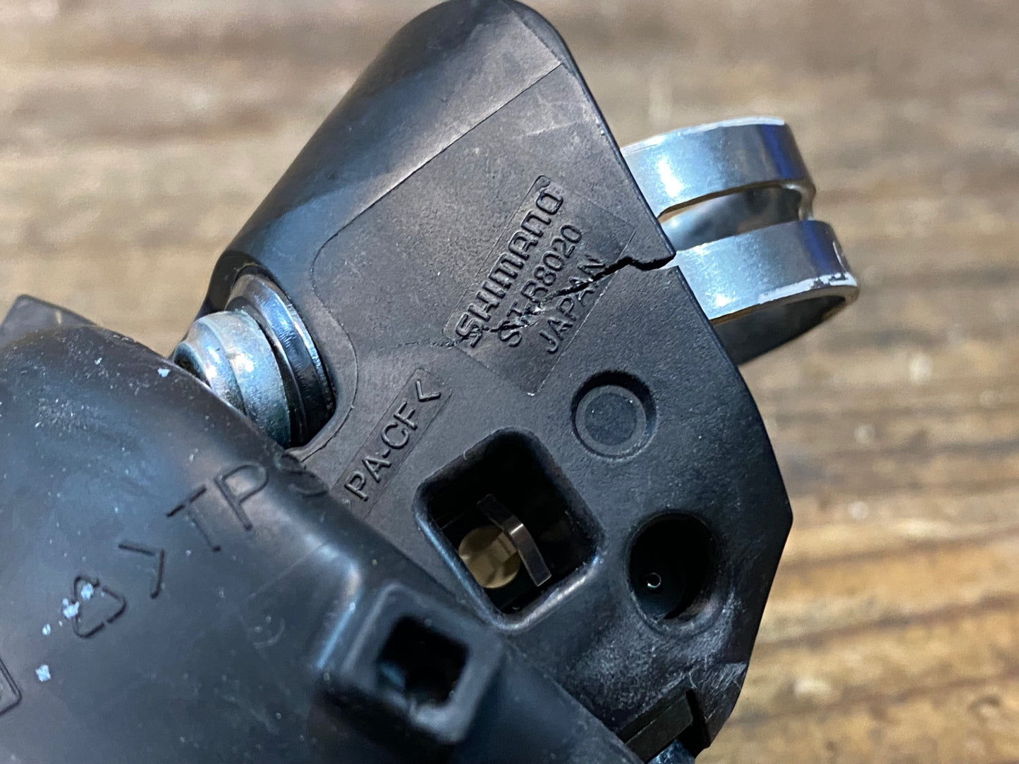 IP891 シマノ SHIMANO アルテグラ ULTEGRA ST-R8020 STIレバー 左右セット ガリ傷 ※左レバー固定付近クラックありの為ジャンク