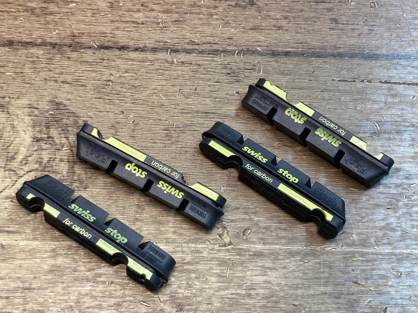 IV233 スイスストップ SWISSSTOP BLACK PRINCE RACE PRO ブレーキシュー カーボンリム用