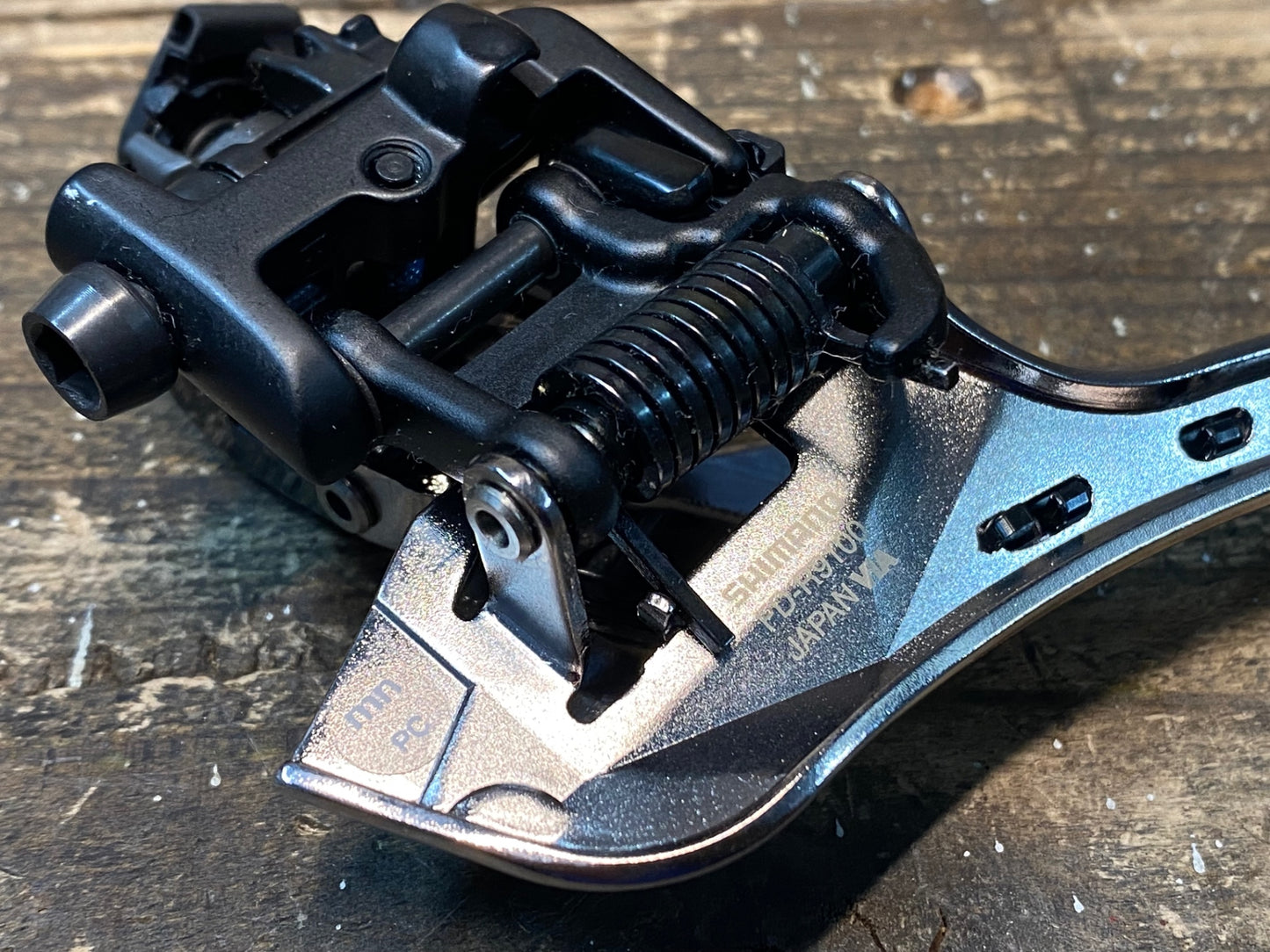 IR732 シマノ SHIMANO デュラエース DURA-ACE FD-R9100 フロントディレイラー 直付け ※ワッシャー欠品