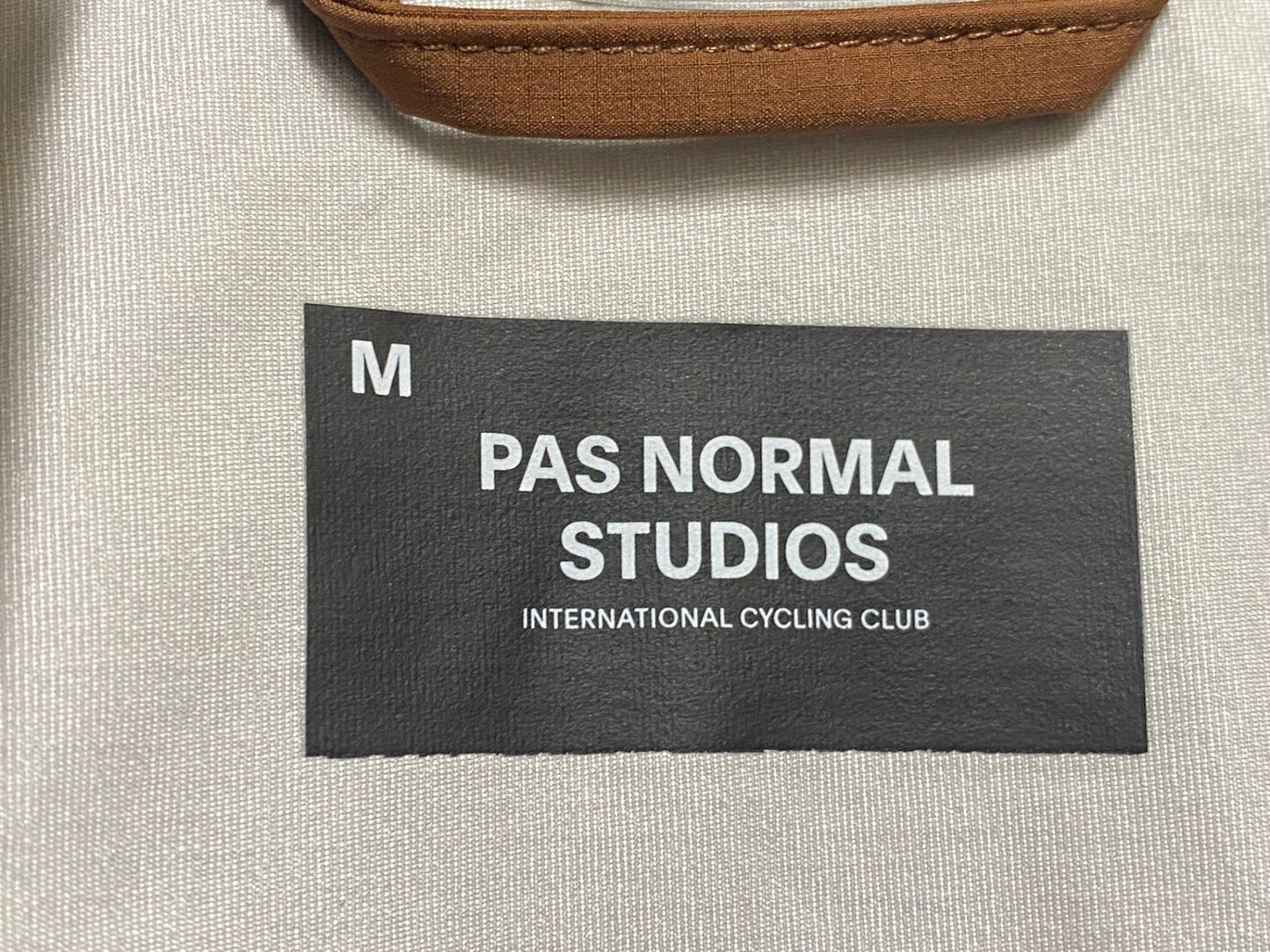 JD973 パスノーマルスタジオ PAS NORMAL STUDIOS 長袖 レインジャケット 茶 M