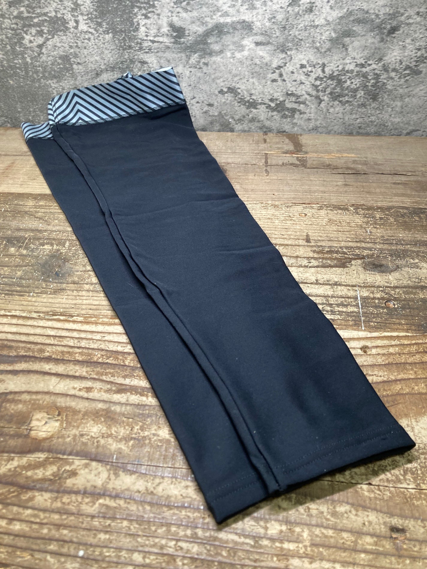 IU302 ピセイ PISSEI 裏起毛 レッグカバー 黒 M