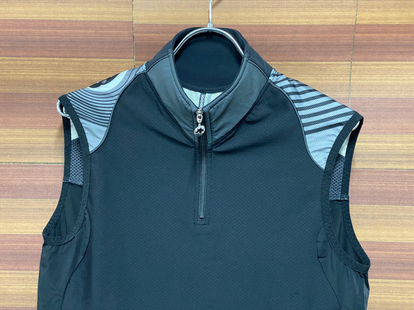 IU079 アソス assos GIGOLO VEST サイクルベスト ジレ 黒 グレー M ハーフジップ