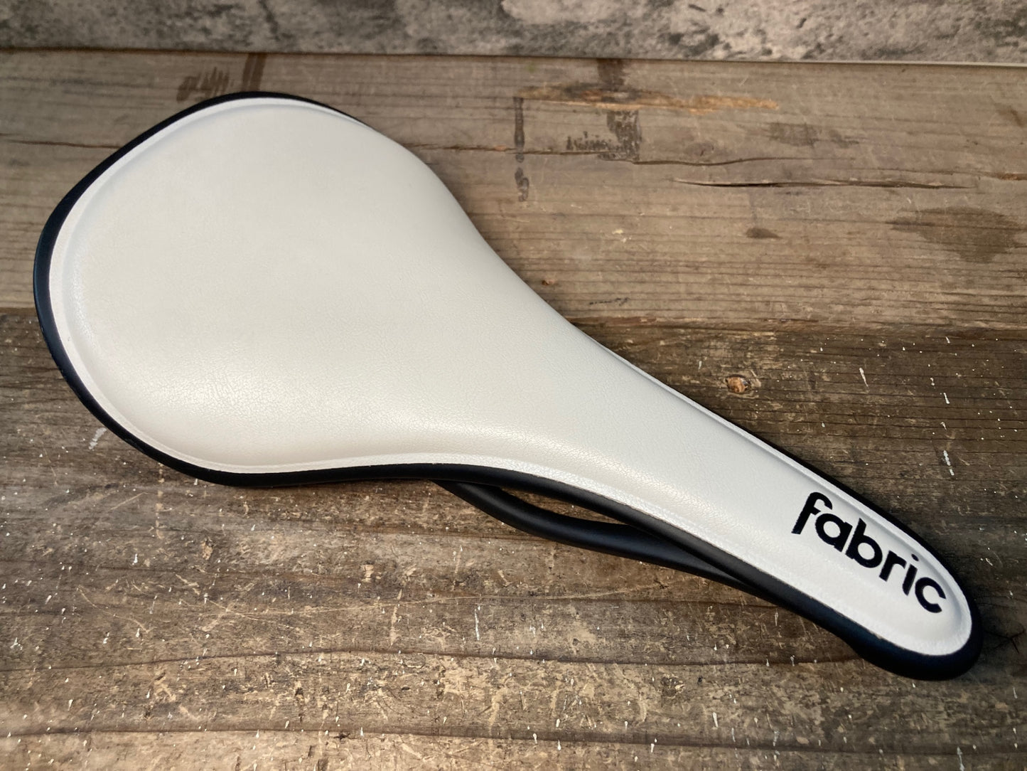 IT157 ファブリック FABRIC ALM ULTIMATE SHALLOW カーボンレール サドル