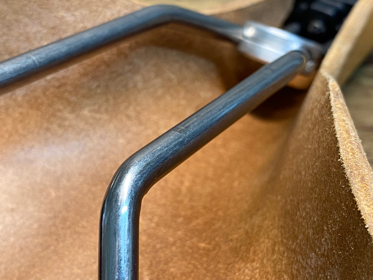 IZ989 ベルソーサイクルズ BERTHOUD aspin leather saddle サドル ステンレスレール 横幅実測160mm