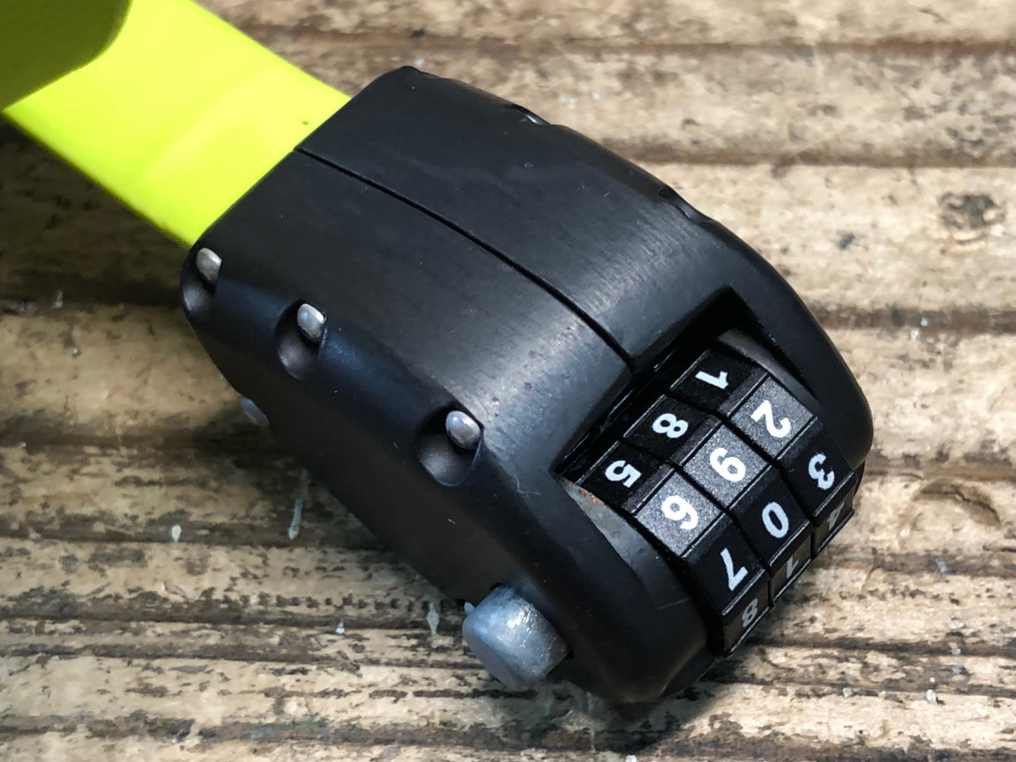 IX296 オットーロック OTTOLOCK 鍵 ロック 黄緑