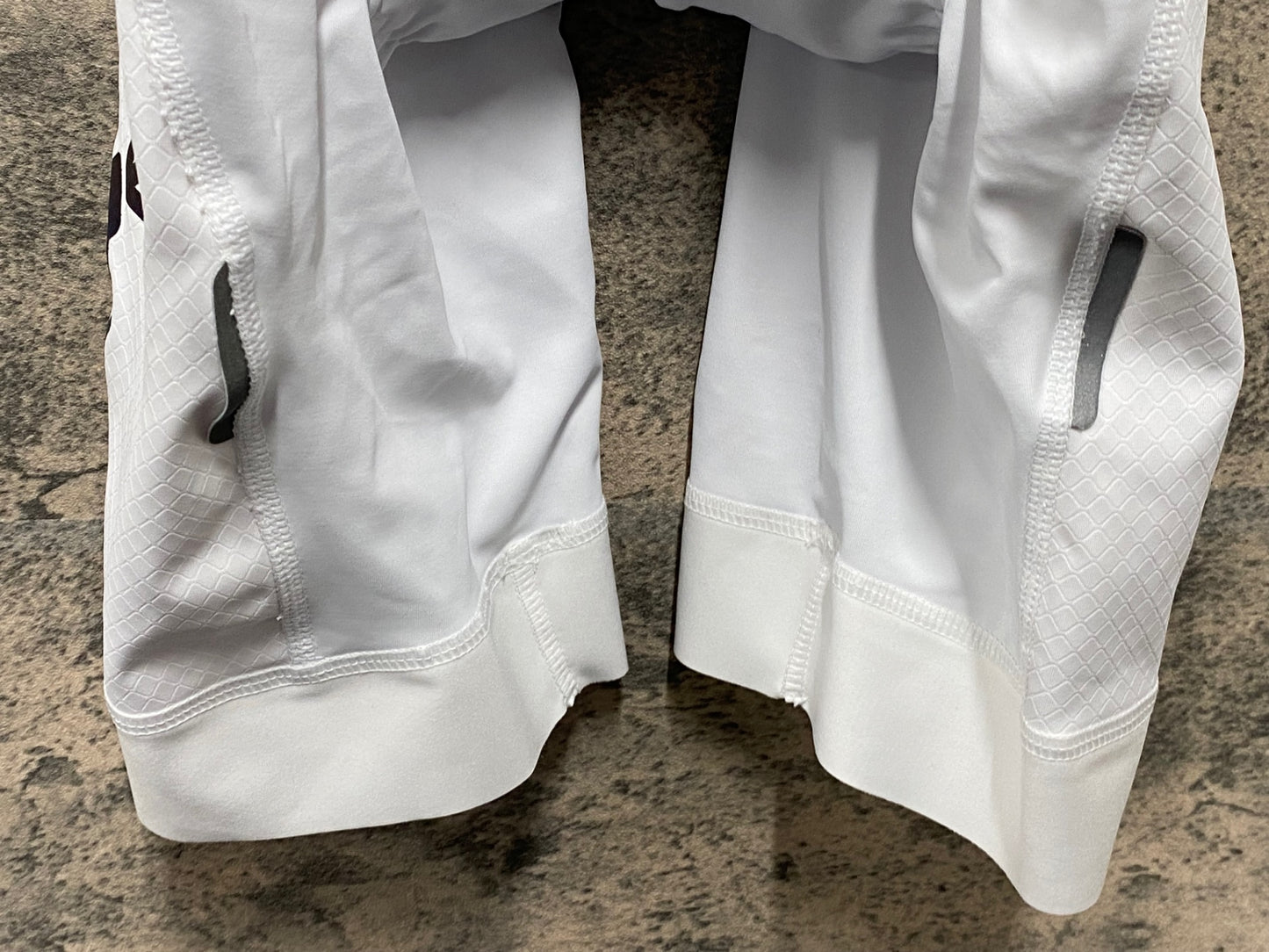 IY722 モントン MONTON ビブショーツ 白 S