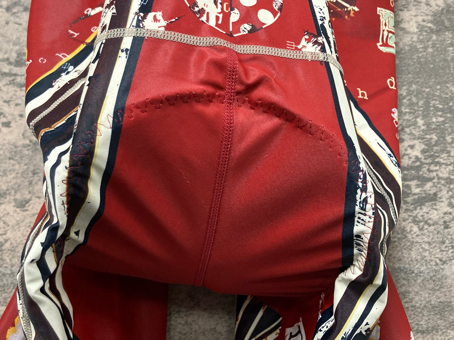 IY630 パンダーニ Pandani ビブショーツ 白 赤 L