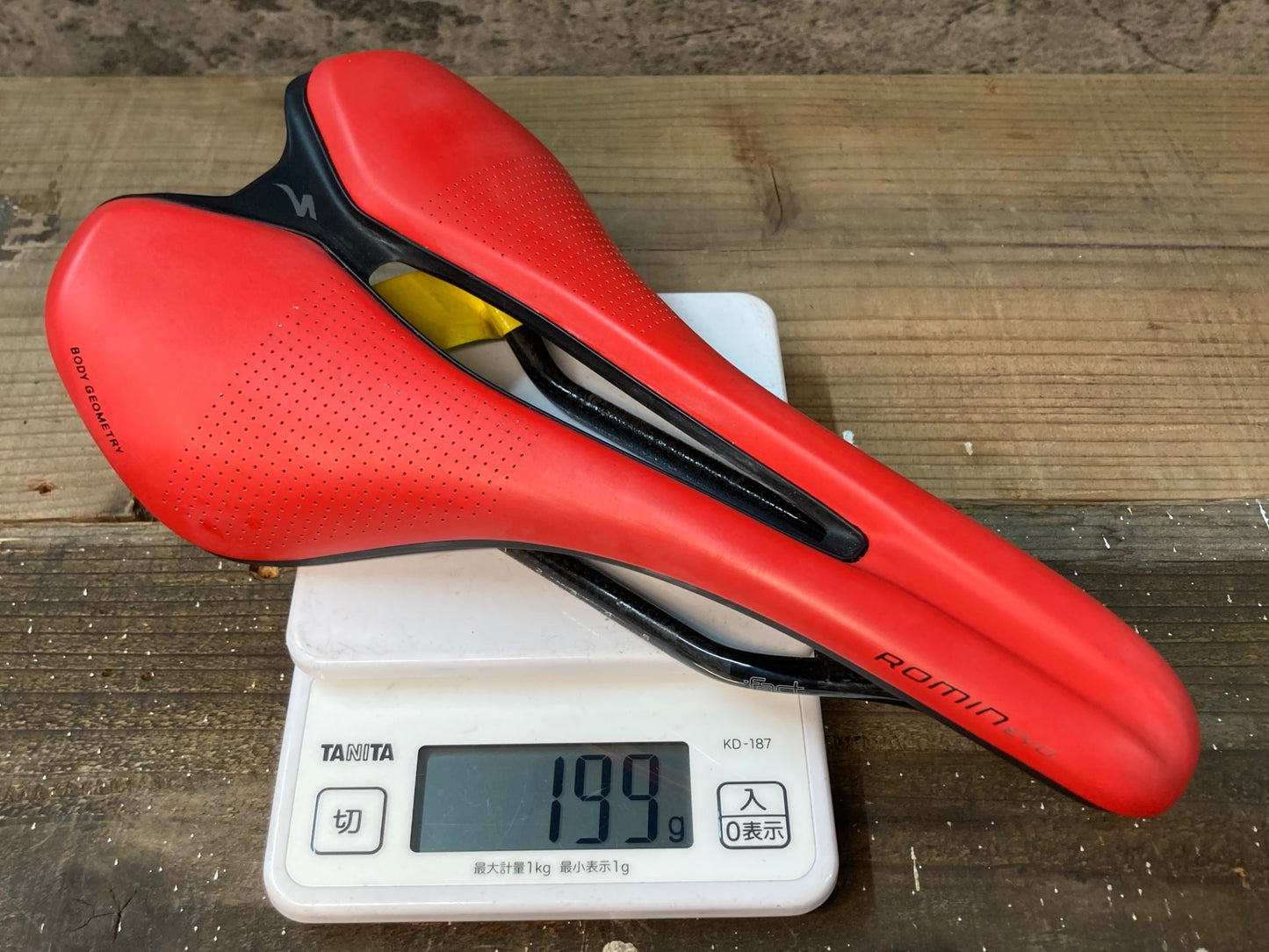 IN835 スペシャライズド SPECIALIZED ROMIN EVO カーボンレール サドル 143mm 赤